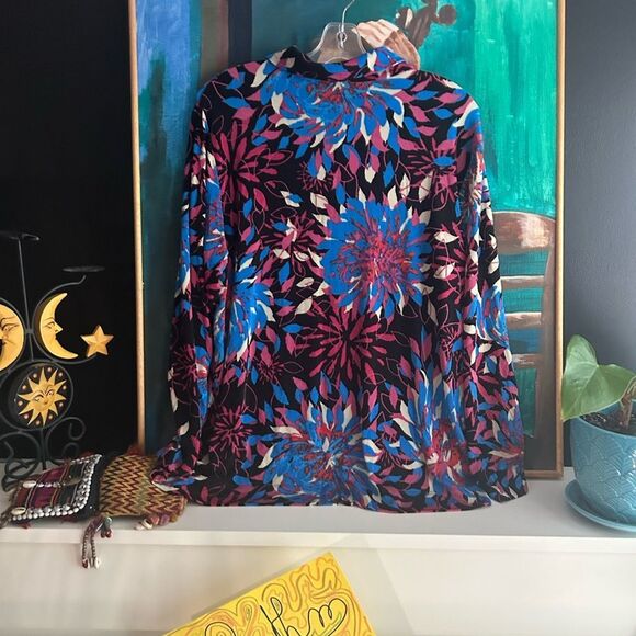 Chico's Bold Blue and Pink Floral Button Down Shirt Size 3 - Picture 9 of 16
